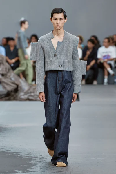 Look 19